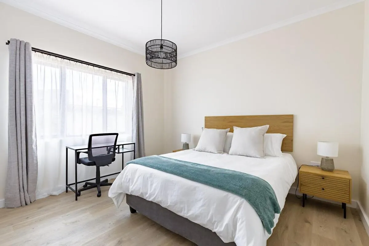 Beachfront 3 Bed With Bbq Area, Wi-Fi And Parking Hout Bay 0*,  South Africa