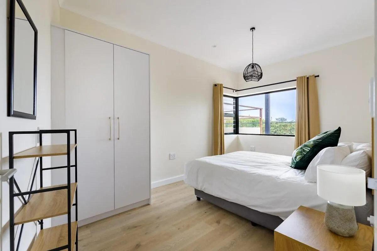 Beachfront 3 Bed With Bbq Area, Wi-Fi And Parking Hout Bay 0*,  South Africa