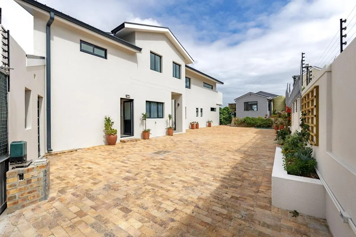Beachfront 3 Bed With Bbq Area, Wi-Fi And Parking Hout Bay Apartment