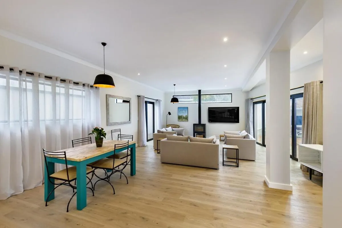 Beachfront 3 Bed With Bbq Area, Wi-Fi And Parking Hout Bay