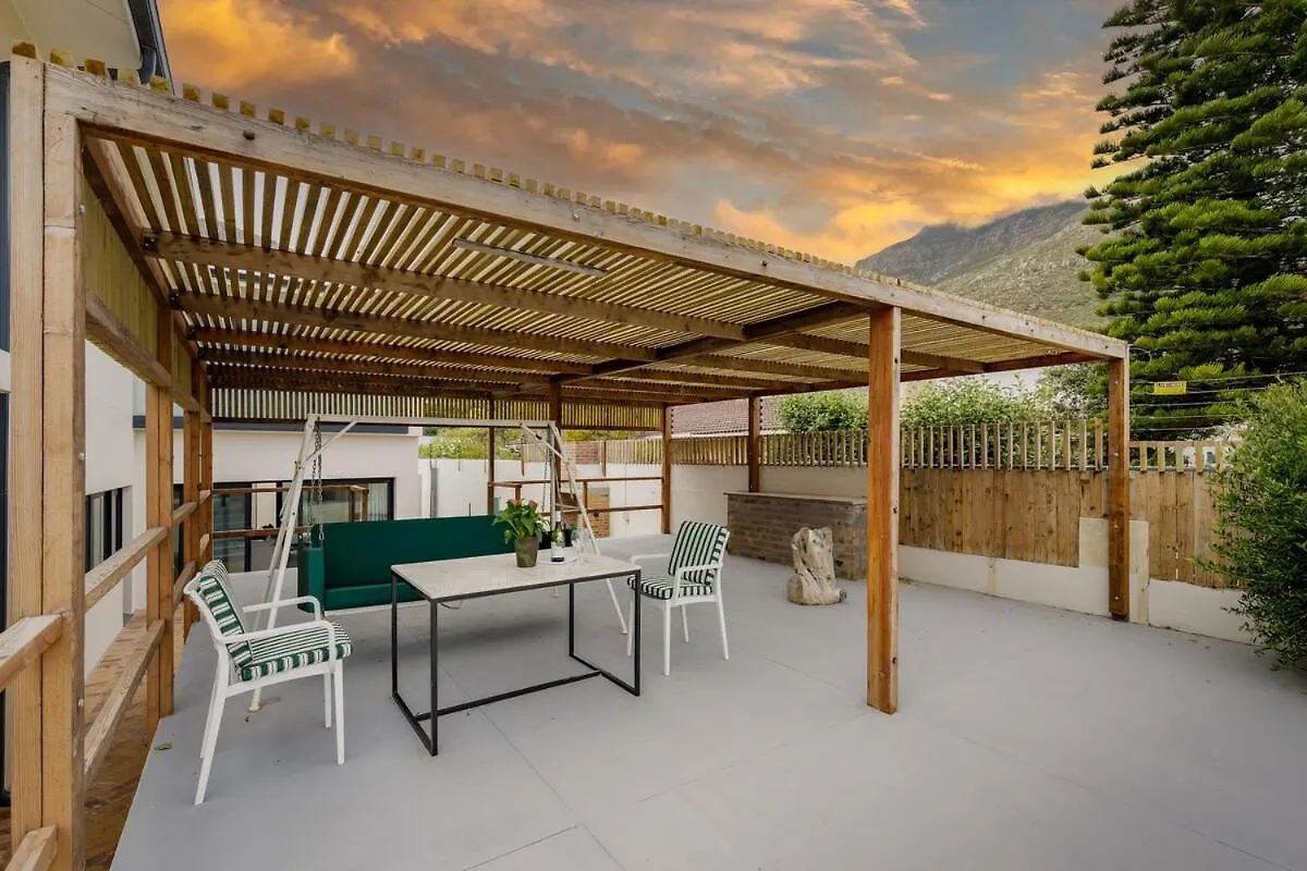 Beachfront 3 Bed With Bbq Area, Wi-Fi And Parking Hout Bay South Africa
